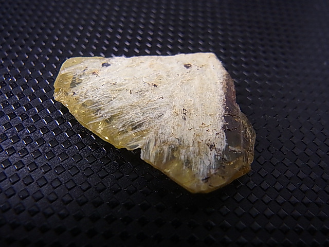 画像: マダガスカル産クリソベリル原石（双晶） 18.0カラット