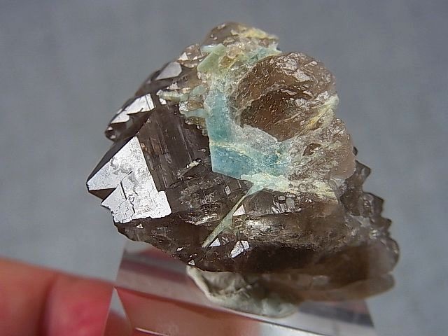 画像: ベトナム・タインホア産アクアマリン付きスモーキー水晶（DT多連晶型） 20.3g