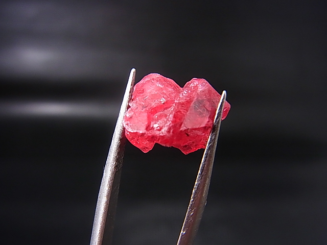 画像: ベトナムLuc Yen産レッドスピネル結晶（双晶） 9.5カラット