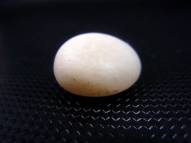 画像: 和田玉（ホータンぎょく）「無漂白/無着色・白玉」原石 4.5g
