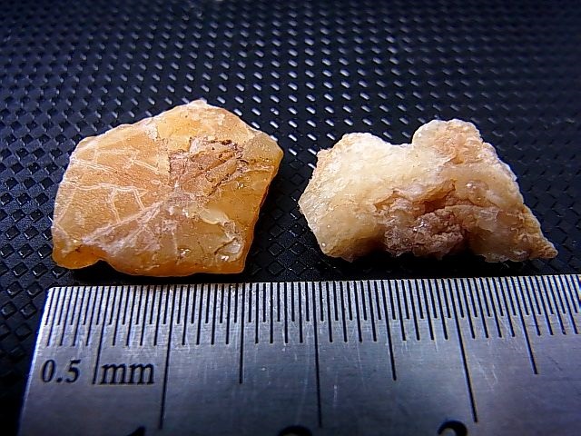 画像: Hokkaidoite北海道然別湖産蛍光オパール原石 2点セット トータル 2.5g