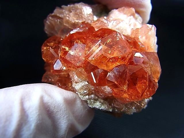 画像: 宝石グレード：カナダ・ジェフリー鉱山産グロッシュラーガーネット原石クラスター 49.5g