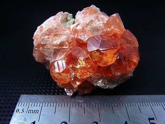 画像: 宝石グレード：カナダ・ジェフリー鉱山産グロッシュラーガーネット原石クラスター 49.5g