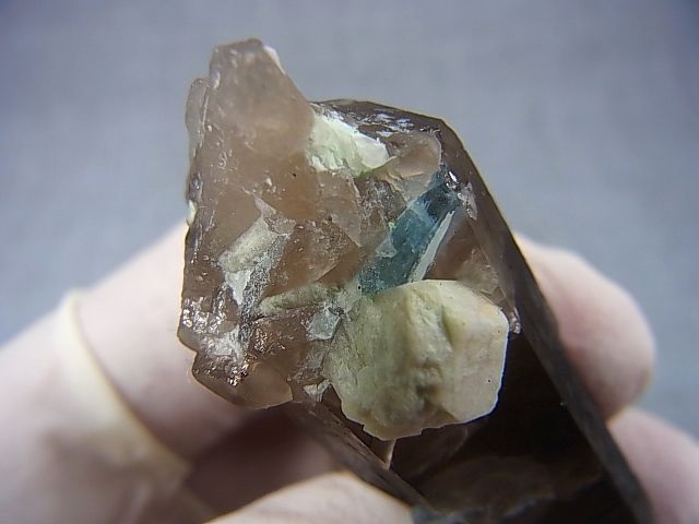 画像: ベトナム・タインホア産アクアマリン付きスモーキー水晶（ブラックトルマリン/微斜長石付き） 28.5g