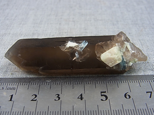 画像: ベトナム・タインホア産アクアマリン付きスモーキー水晶（ブラックトルマリン/微斜長石付き） 28.5g