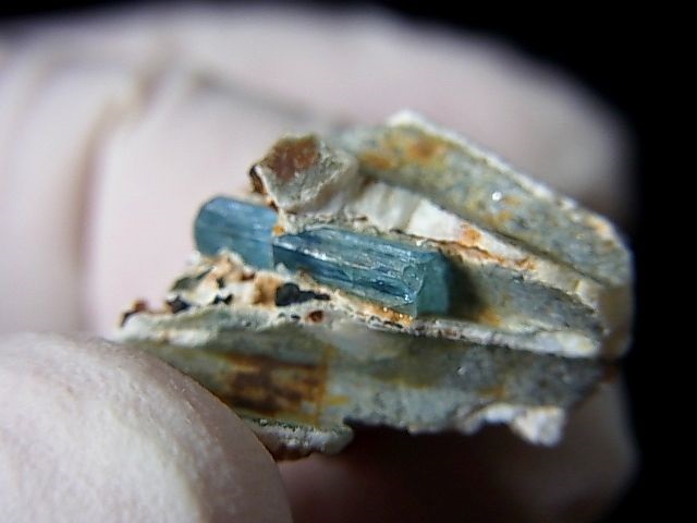 画像: ベトナム・タインホア産アクアマリン付き微斜長石 2.2g