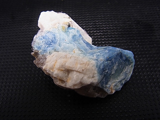 画像: ベトナム・タインホア産アクアマリン付き微斜長石 21.7g