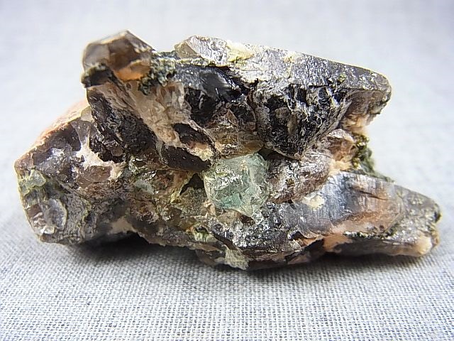 画像: フィンランド・コトカ産モリオン（ブルートパーズ/マイクロクリン付き） 77.7g