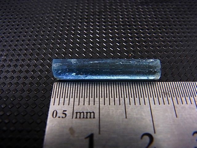 画像: ジェムグレード宝石需要品質：ベトナム産アクアマリン柱状結晶原石 4.5カラット