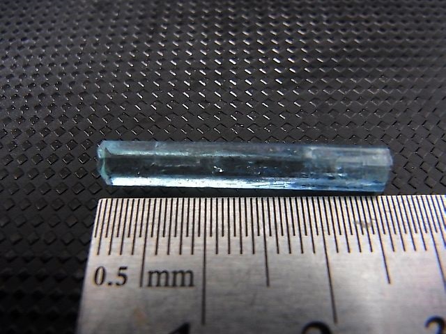画像: ジェムグレード宝石需要品質：ベトナム産アクアマリン柱状結晶原石 4.1カラット