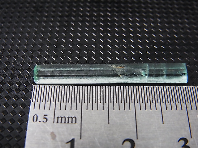 画像: ナイジェリア産アクアマリン柱状結晶 3.8カラット