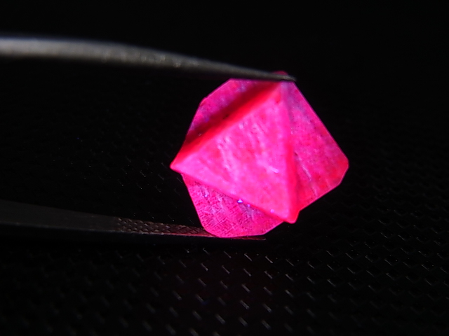 画像: ミャンマー・モゴック産レッドスピネル結晶（双晶） 6.7カラット
