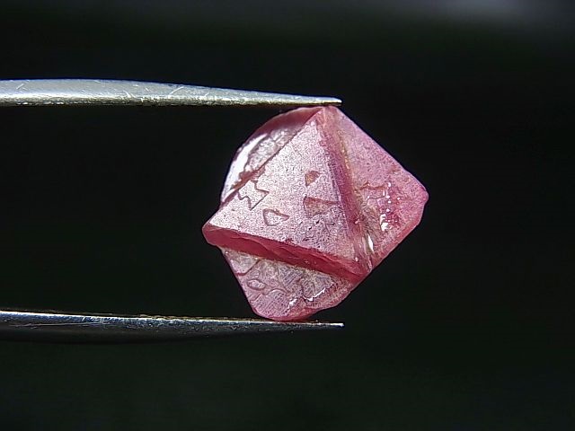 画像: ミャンマー・モゴック産レッドスピネル結晶（双晶） 6.7カラット