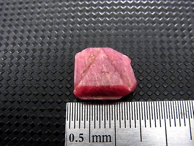 画像: ミャンマー・モゴック産レッドスピネル結晶（双晶） 6.7カラット