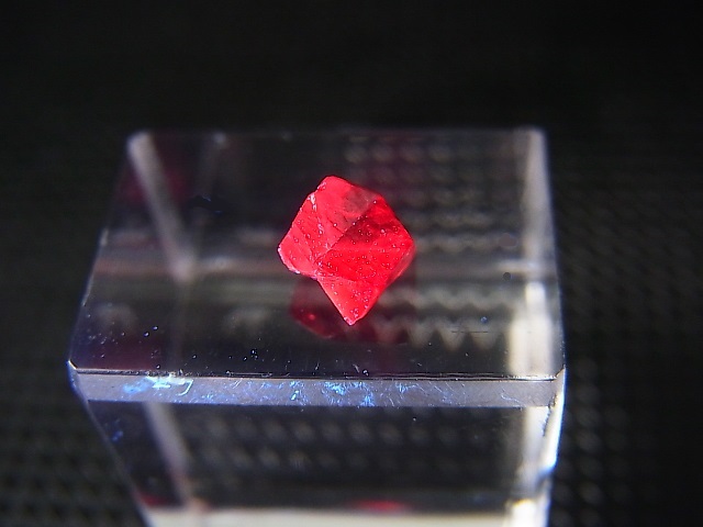画像2: ミャンマー・モゴック産宝石質レッドスピネル結晶（双晶） 0.7カラット