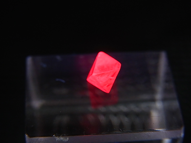 画像2: ミャンマー・モゴック産宝石質レッドスピネル結晶（八面体） 0.5カラット