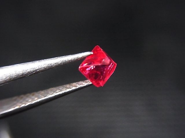 画像: ミャンマー・モゴック産宝石質レッドスピネル結晶（八面体） 0.5カラット