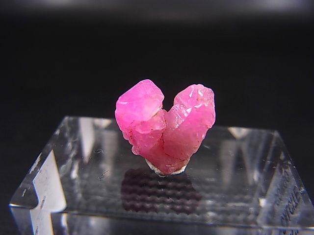 画像: ベトナムLuc Yen産シルキーサファイア原石（犬牙型/連晶） 3.7カラット