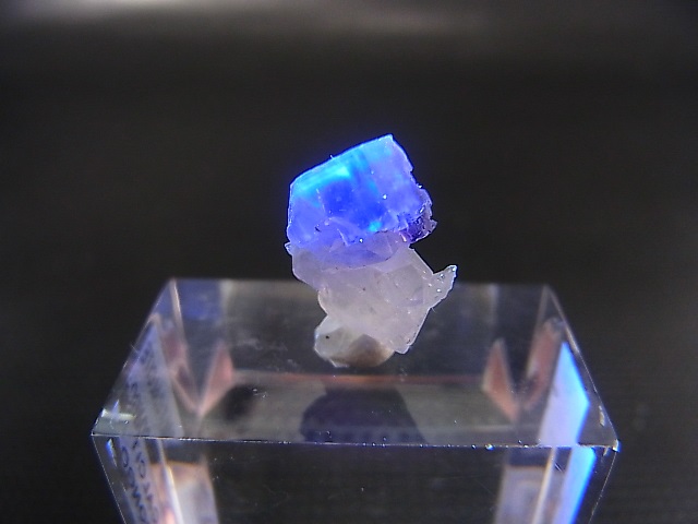 画像: ドイツ・ザクセン州産フローライトon水晶 0.7g