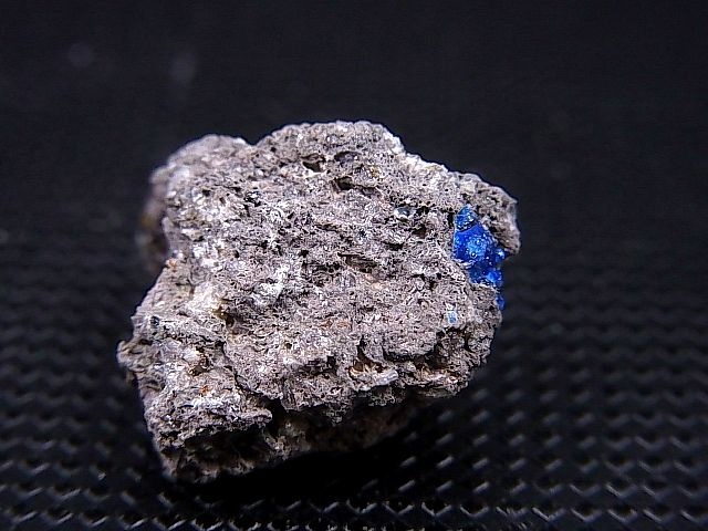 画像: ドイツ産アウィン（藍方石）母岩付き原石 3.4g