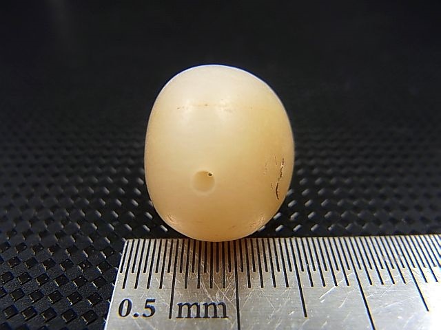 画像: 和田玉（ホータンぎょく）「羊脂白玉」オリジナルビーズ 約18×15×14mm