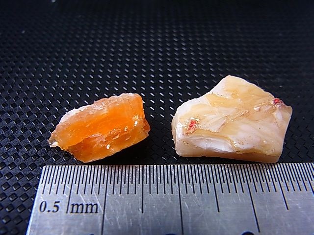 画像: Hokkaidoite北海道然別湖産蛍光オパール原石 2点セット トータル 2.9g