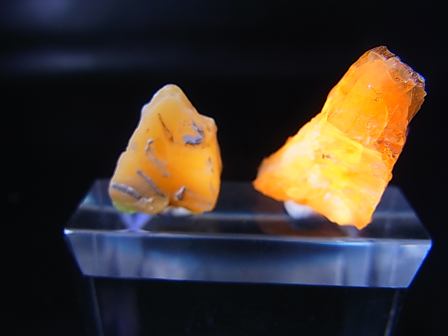 画像: Hokkaidoite北海道然別湖産蛍光オパール原石 2点セット トータル 2.6g