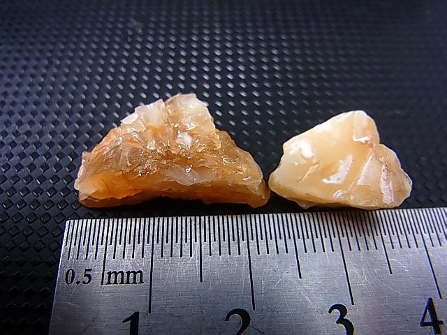 画像: Hokkaidoite北海道然別湖産蛍光オパール原石 2点セット トータル 2.6g