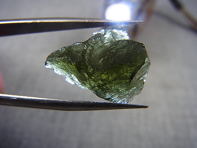画像: ジュエリー品質：チェコ産モルダバイトSA原石（国内鑑別書付き） 2.0ｇ