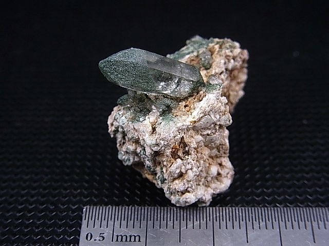 画像: スイス・オーバーアルプ峠産水晶（クローライト付き） 10.8g