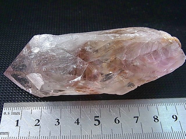 画像: ブラジル・コルデイロス産アメジスタドーラダ/蛍光ファントムアメジスト（錐面研磨） 136.3g