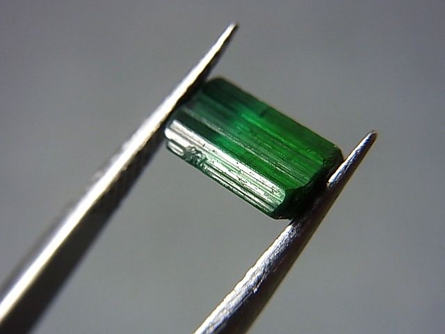 画像: ブラジル産グリーントルマリン柱状結晶 1.8カラット