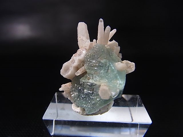 画像: ナミビア・エロンゴ産フローライト/水晶原石 7.8g