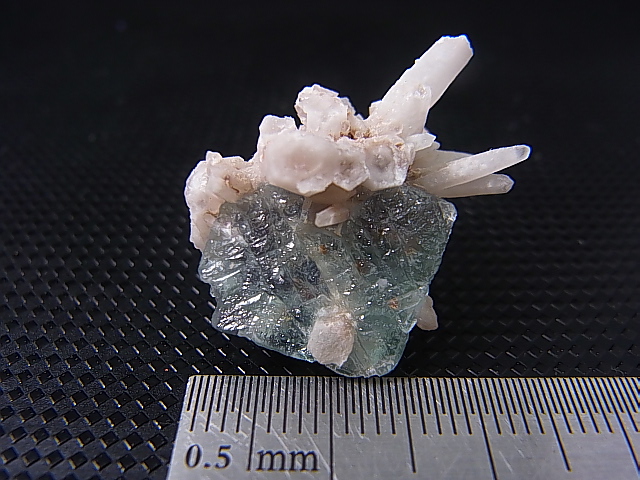 画像: ナミビア・エロンゴ産フローライト/水晶原石 7.8g