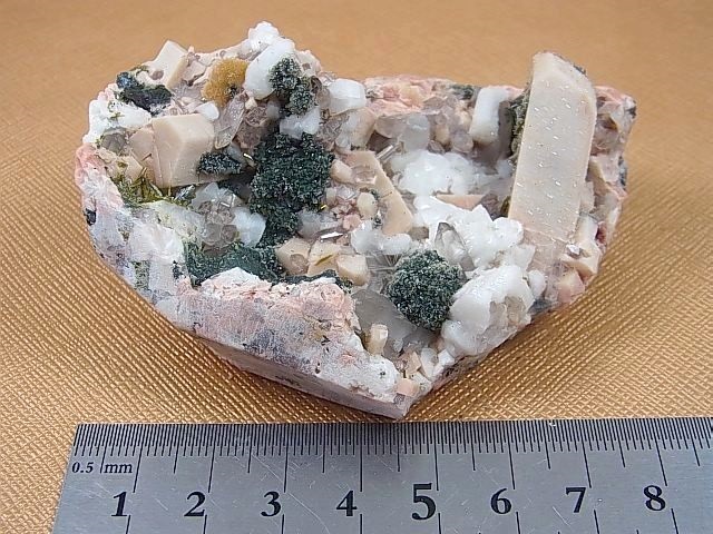 画像: 新産地：ベトナム・ニントゥアン産エピドート/水晶原石（スコレサイト/長石/氷長石共生） 164.3g