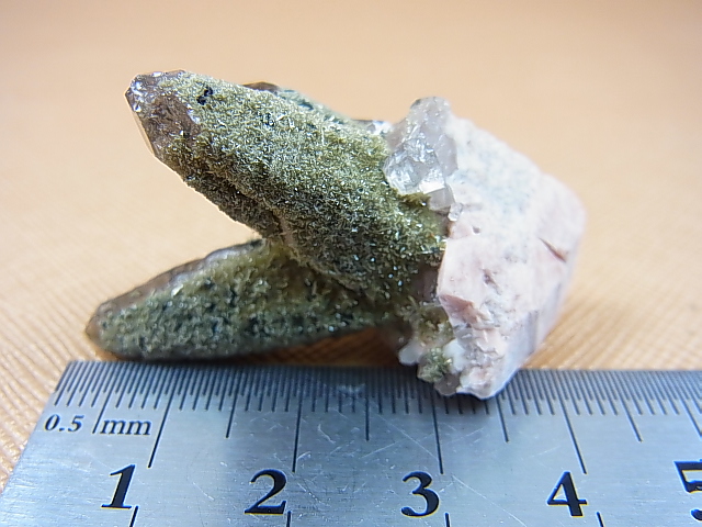 画像: 新産地：ベトナム・ニントゥアン産エピドート/水晶原石（水晶/長石/トパーズ共生） 15.0g