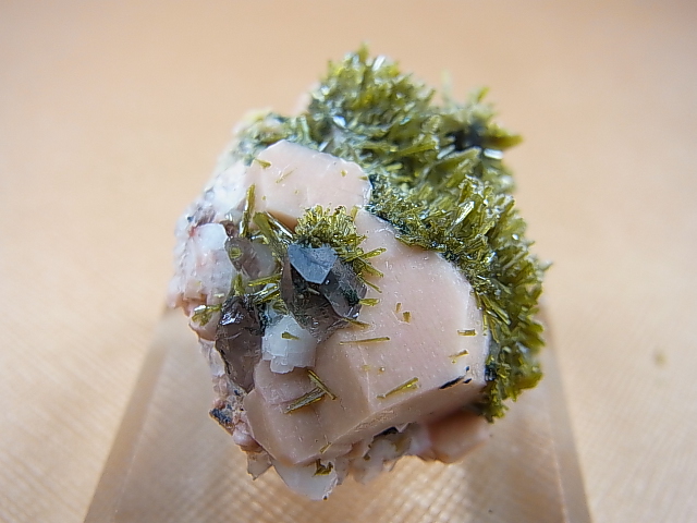 画像: 新産地：ベトナム・ニントゥアン産エピドート原石（水晶/長石共生） 15.8g