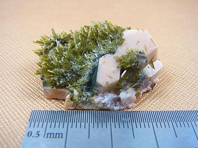 画像: 新産地：ベトナム・ニントゥアン産エピドート原石（水晶/長石共生） 15.8g
