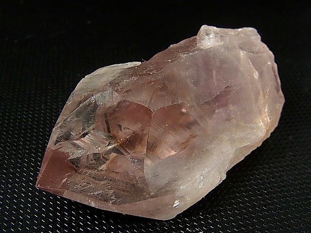 画像: ブラジル・コルデイロス産アメジスタドーラダ/蛍光ファントムアメジスト（錐面研磨） 92.0g