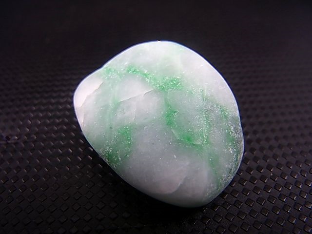 画像: 糸魚川小滝産グリーンひすい原石（透過性あり） 11.5g