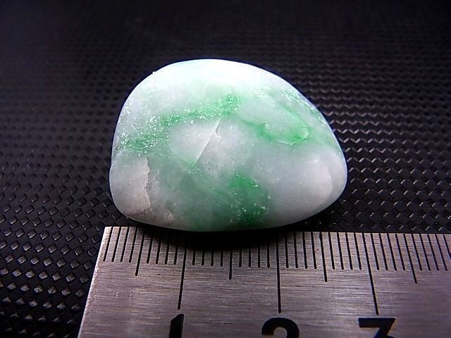画像: 糸魚川小滝産グリーンひすい原石（透過性あり） 11.5g