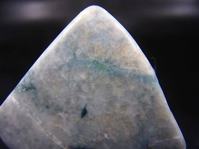 画像2: 糸魚川入りコン沢産青ひすい原石 24.0g