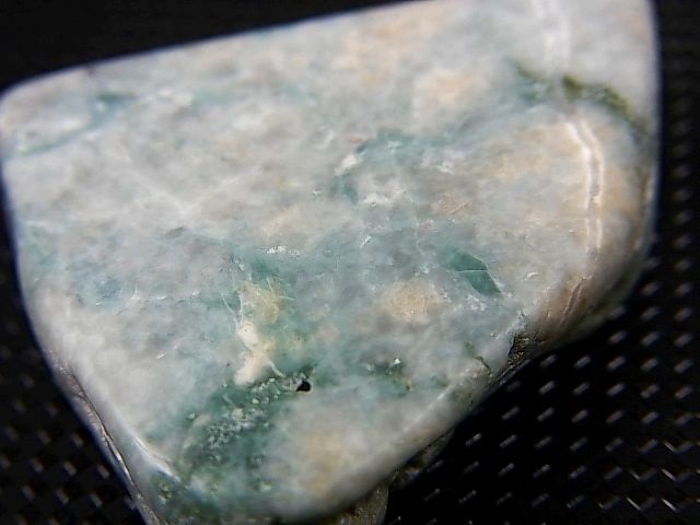 画像: 糸魚川入りコン沢産青ひすい原石 24.0g