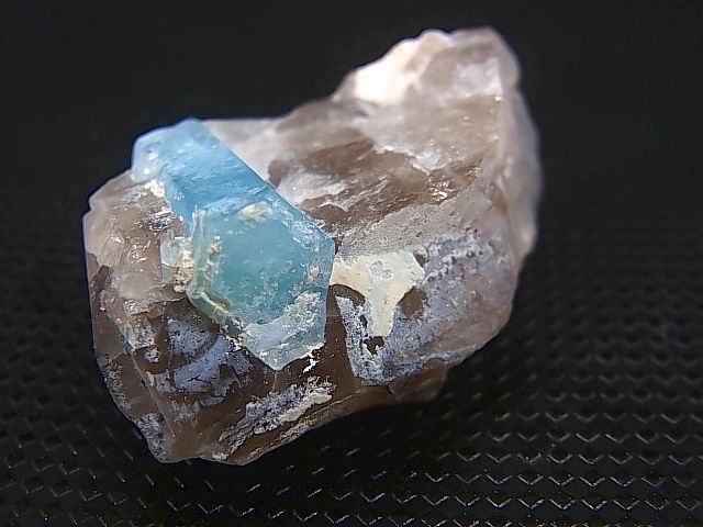 画像: ベトナム・タインホア産アクアマリン付き水晶 13.9g