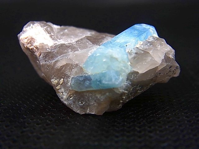 画像: ベトナム・タインホア産アクアマリン付き水晶 13.9g