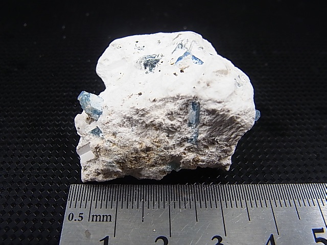 画像: ベトナム・タインホア産アクアマリン付きカオリナイト 17.8g