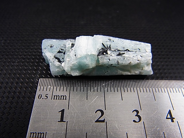 画像: ベトナム産連晶結束型アクアマリン原石（ブラックトルマリン付き） 7.4g