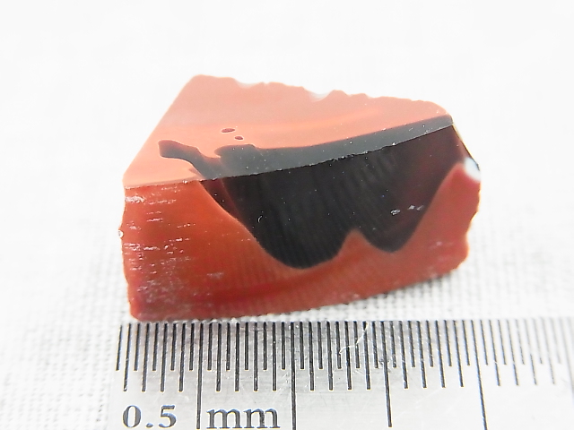 画像: 飯盛ラボストーン（IL-stone）「レアカラー：アースカラー（紅葉石）」ガラス原石（蛍光性あり） 16.3カラット