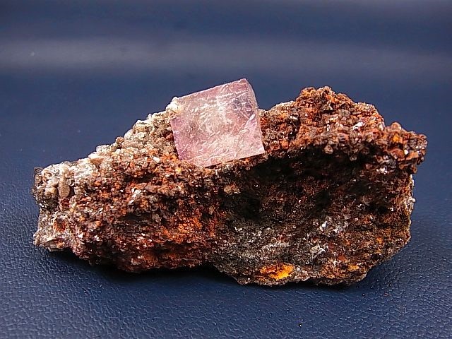 画像1: メキシコ・オハエラ鉱山産フローライト原石（赤色蛍光） 85.2g