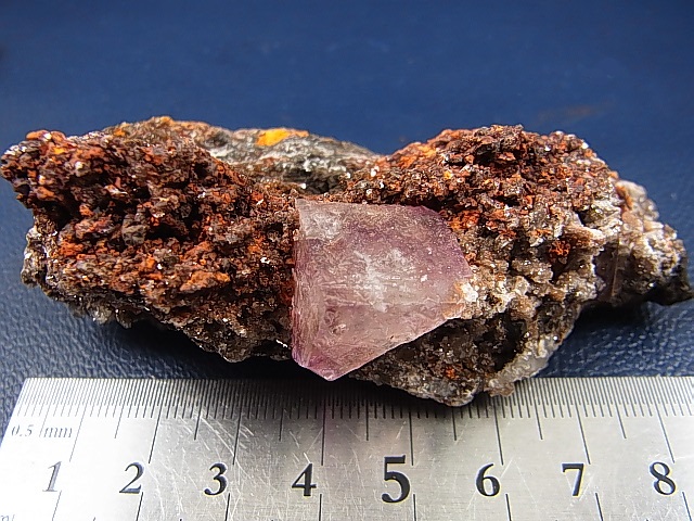 画像: メキシコ・オハエラ鉱山産フローライト原石（赤色蛍光） 85.2g